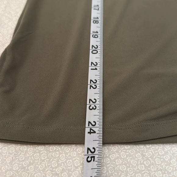 Michael Michael Kors top scoop neck peekaboo design on sleeve army green medium - Picture 8 of 8